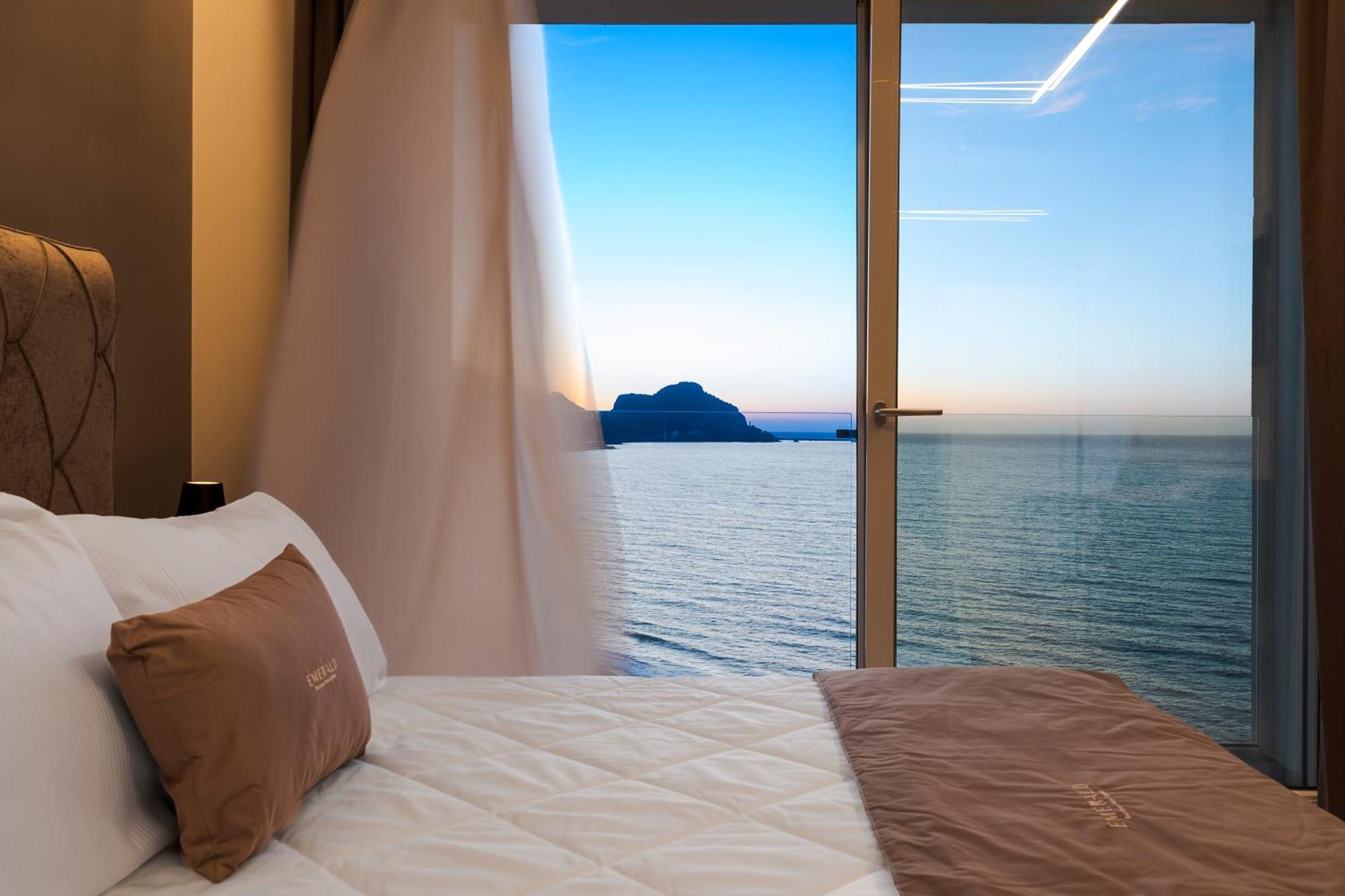 Emerald Hotel Residence 체팔루 외부 사진