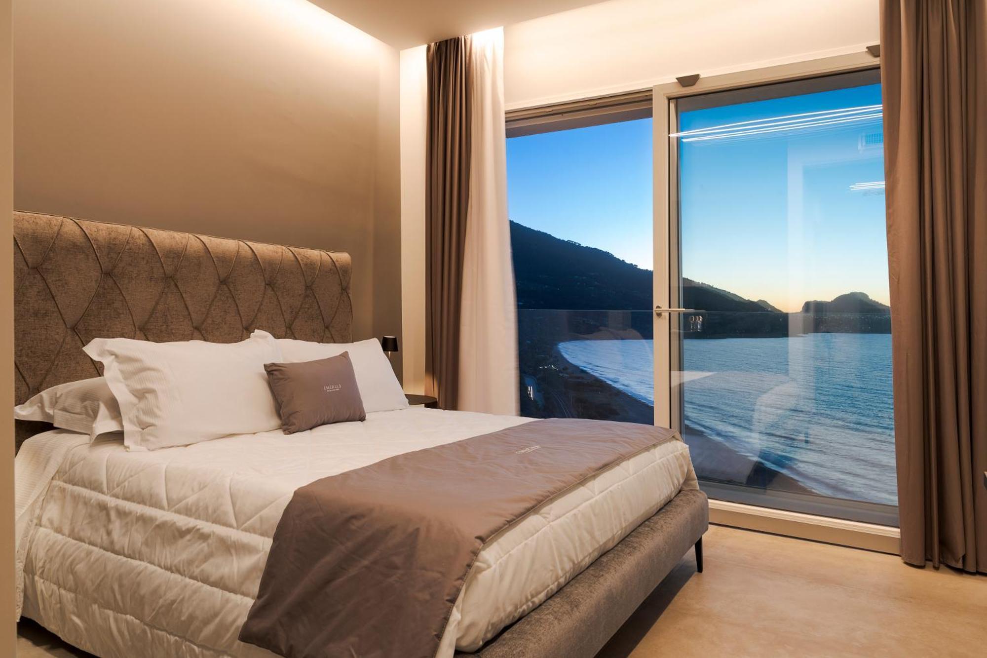 Emerald Hotel Residence 체팔루 외부 사진