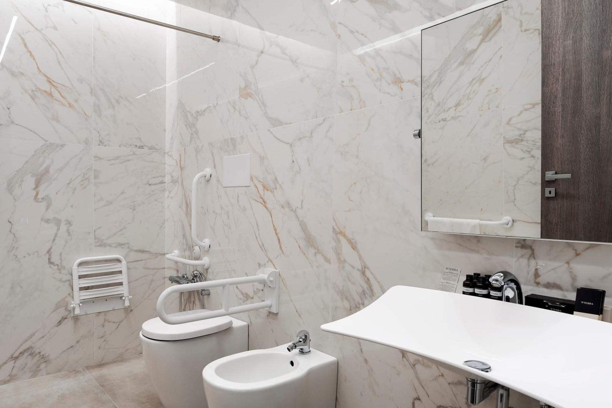Emerald Hotel Residence 체팔루 객실 사진