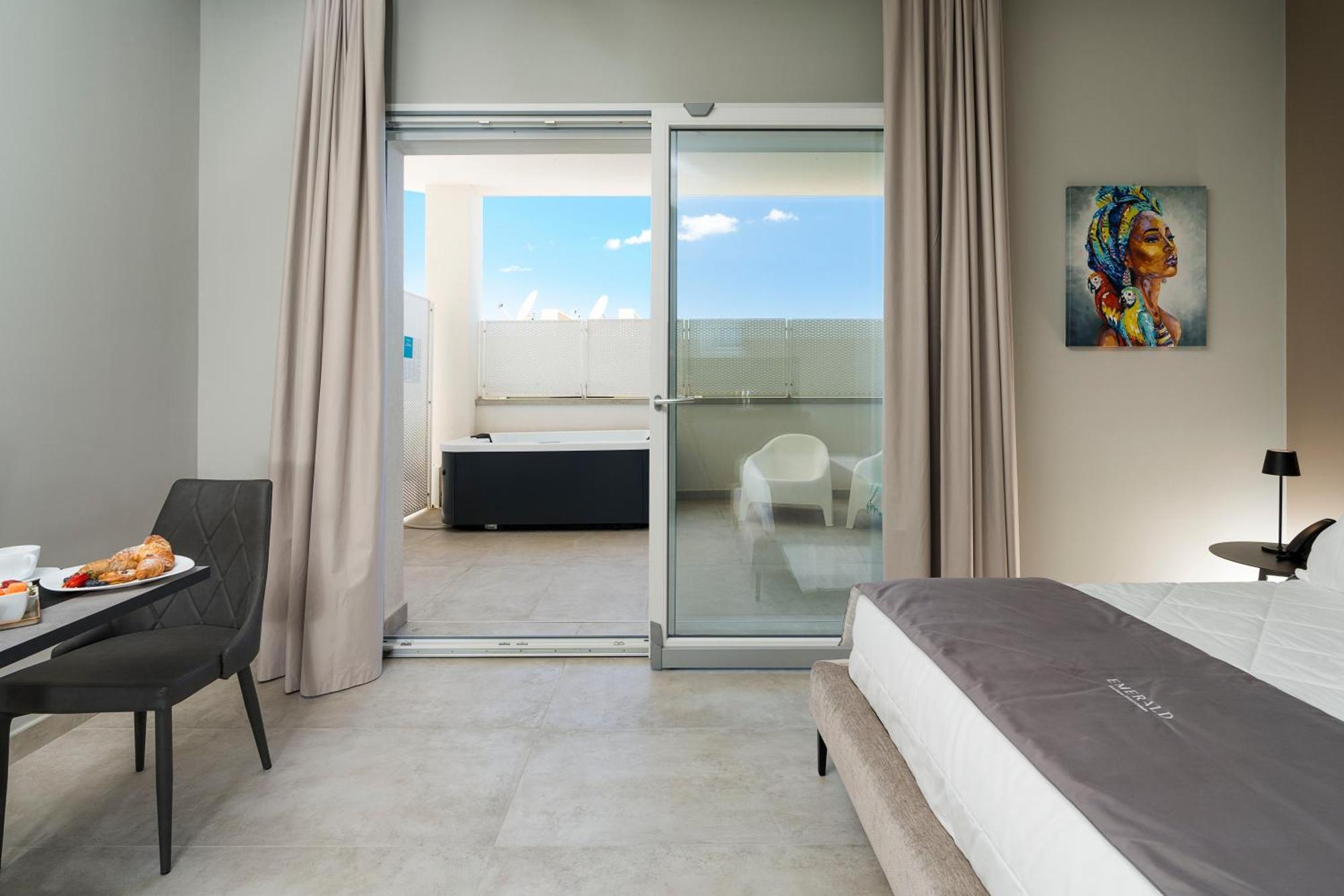 Emerald Hotel Residence 체팔루 외부 사진