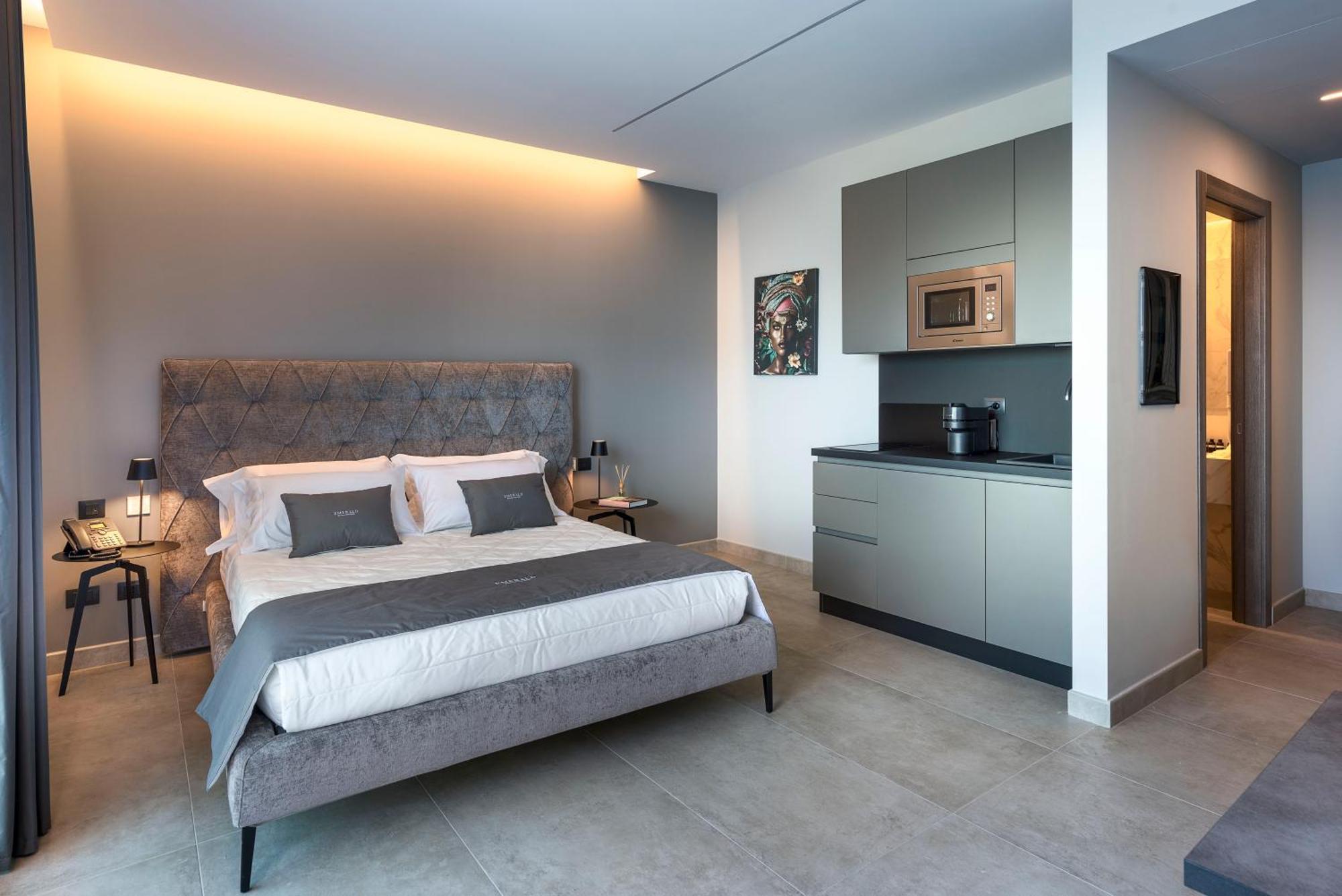 Emerald Hotel Residence 체팔루 외부 사진