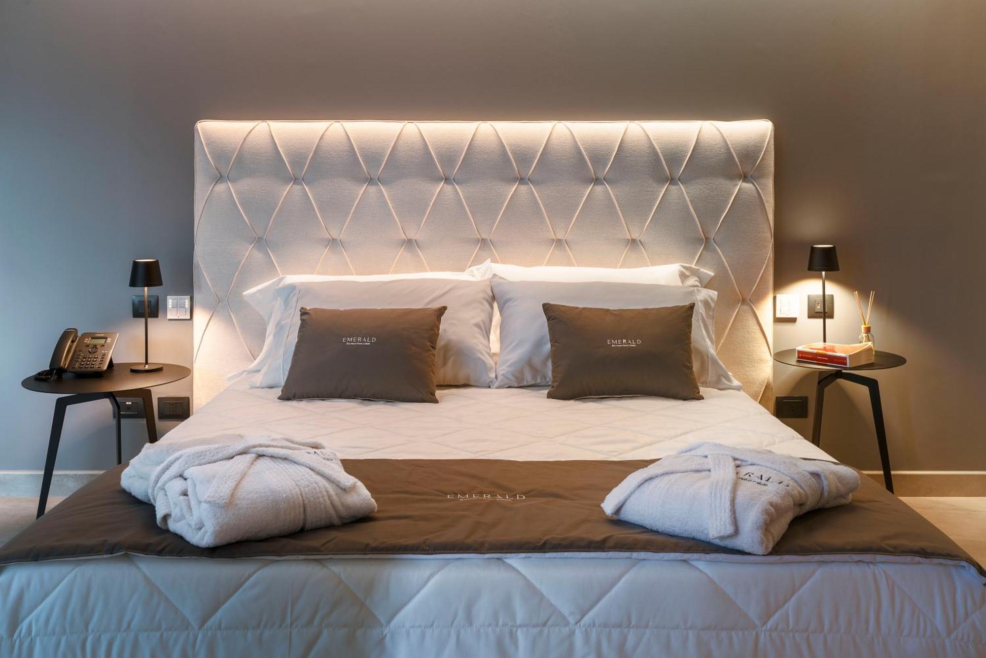 Emerald Hotel Residence 체팔루 외부 사진