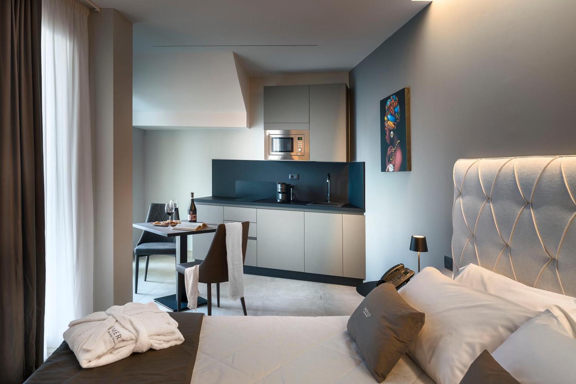 Emerald Hotel Residence 체팔루 외부 사진