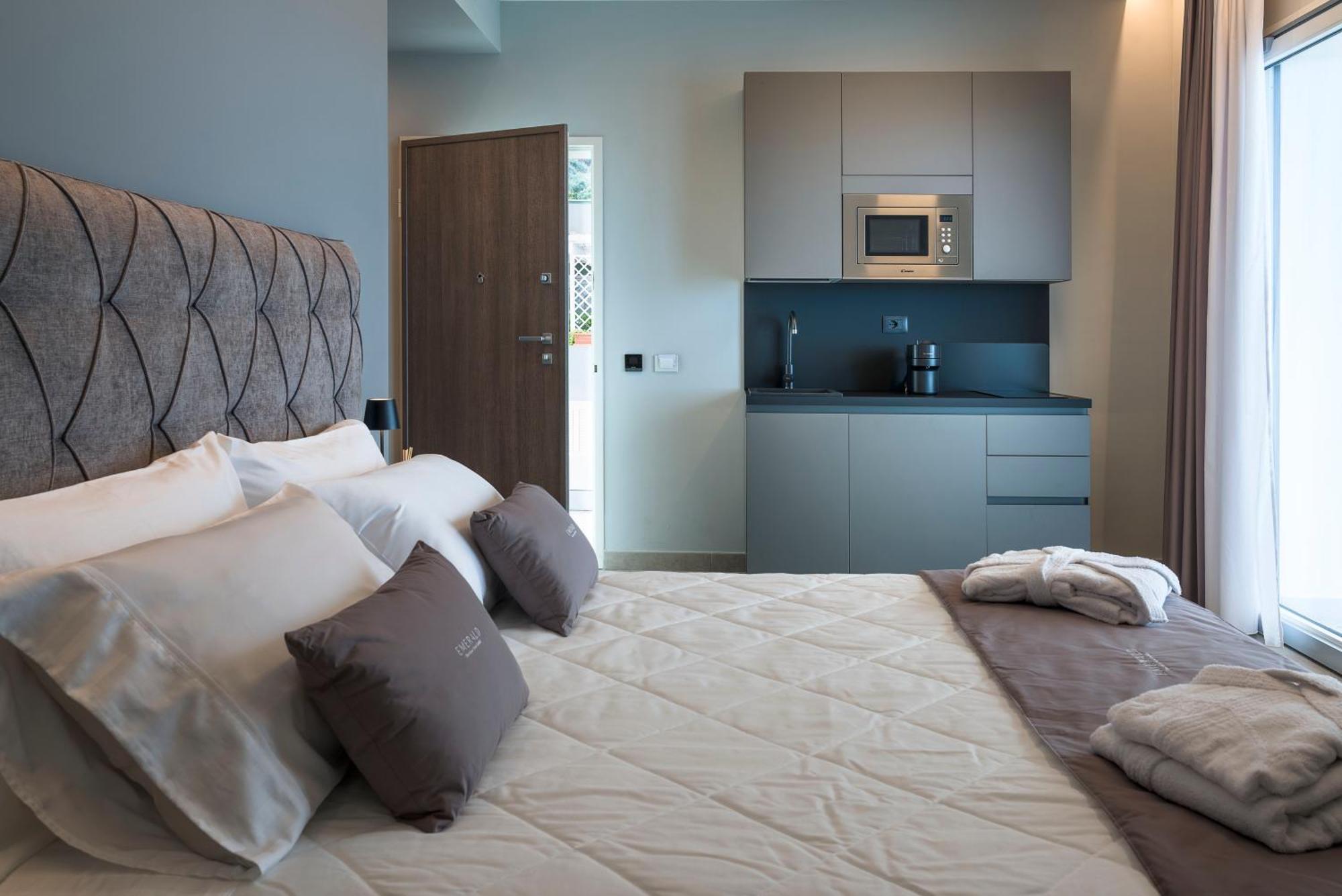 Emerald Hotel Residence 체팔루 외부 사진