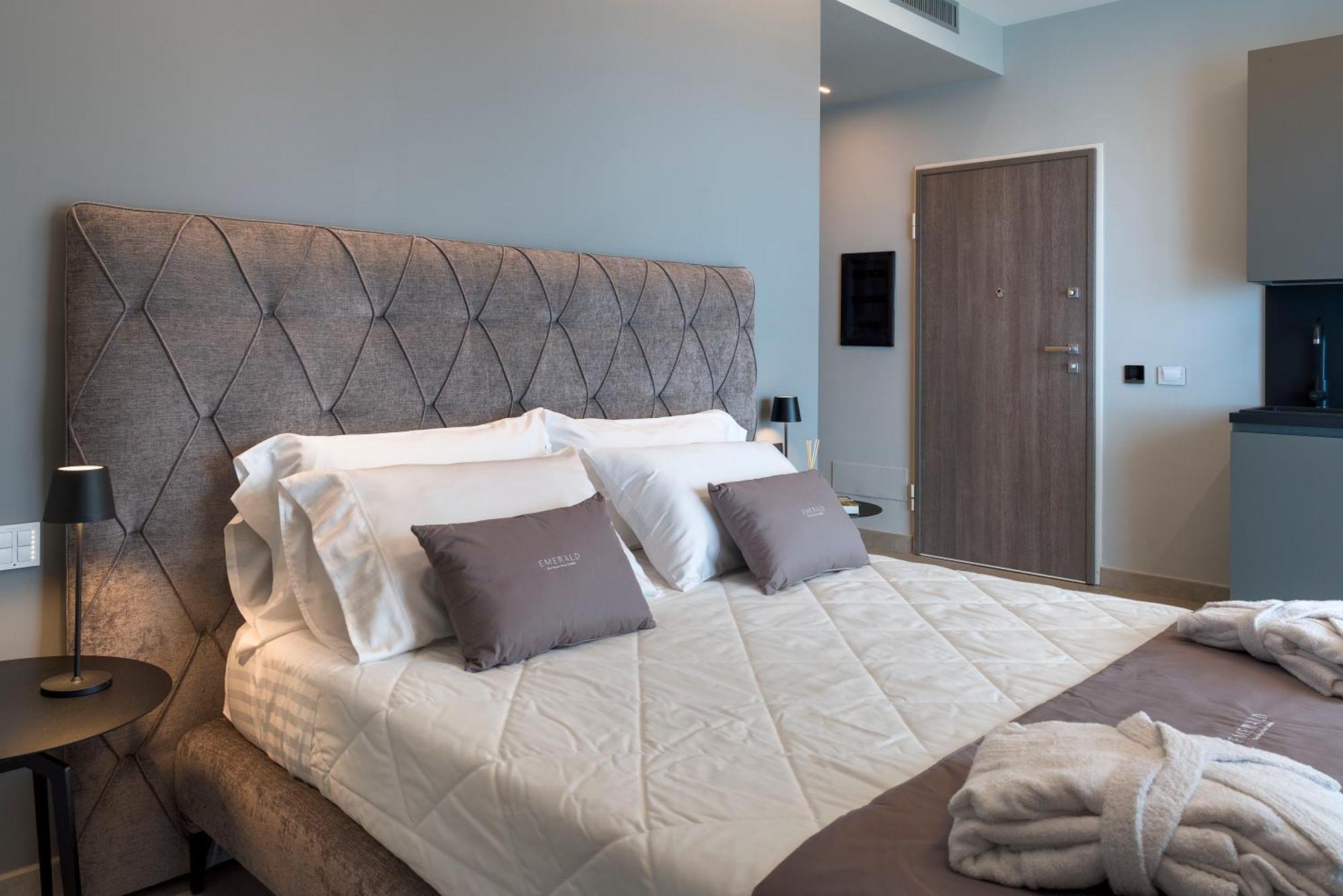 Emerald Hotel Residence 체팔루 외부 사진