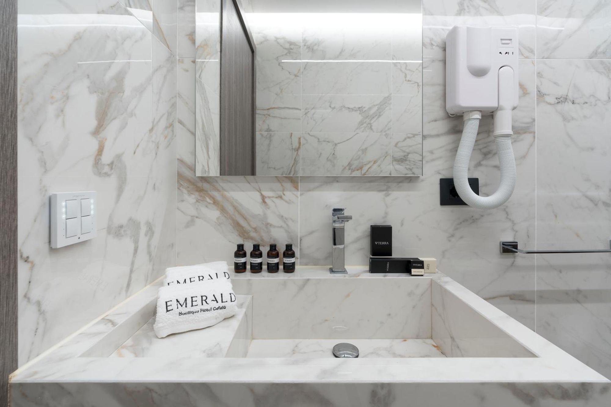 Emerald Hotel Residence 체팔루 외부 사진