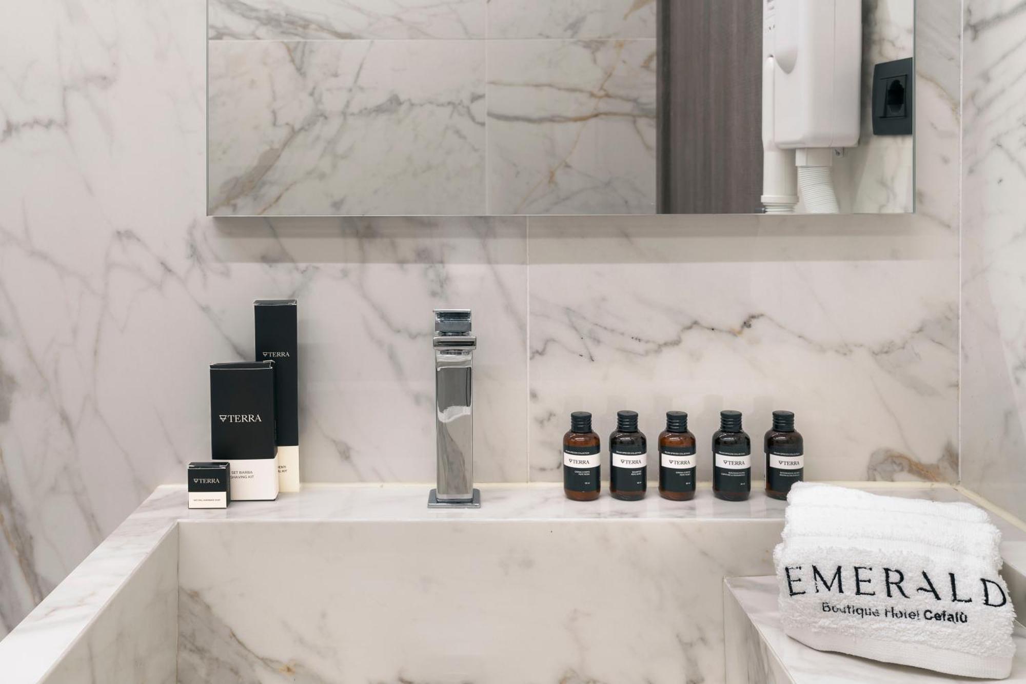 Emerald Hotel Residence 체팔루 외부 사진